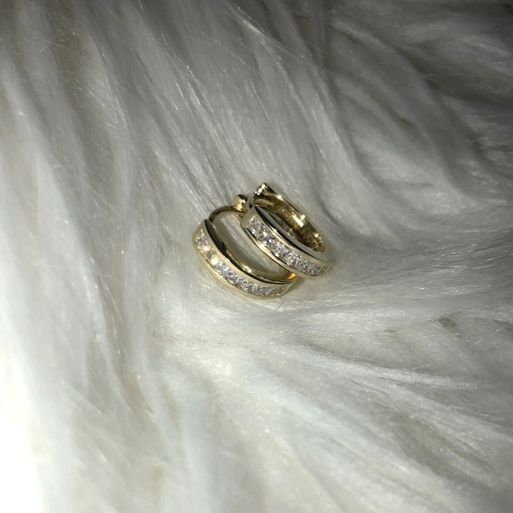 *FREE*Cubic Zirconia Cuff Earrings Huggie Stud